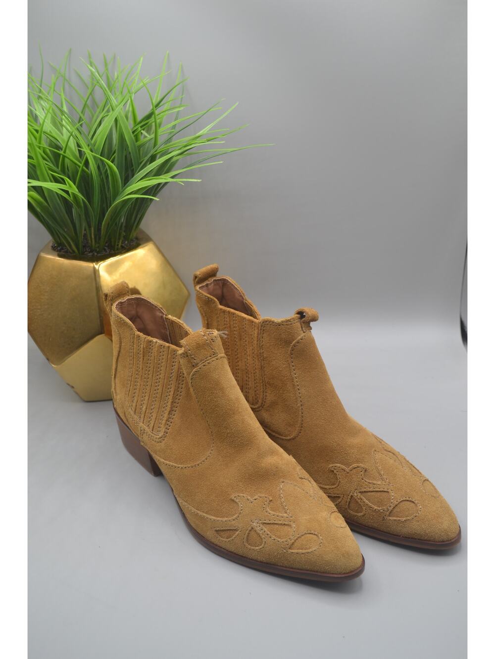 Zara Wester Tan Womans Ankle Short Heel Boots Size 6.5